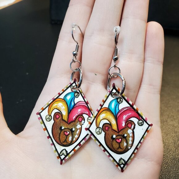 Unique weirdcore jester clown teddy bear diamond-shaped silver earrings - Picture 11 of 14